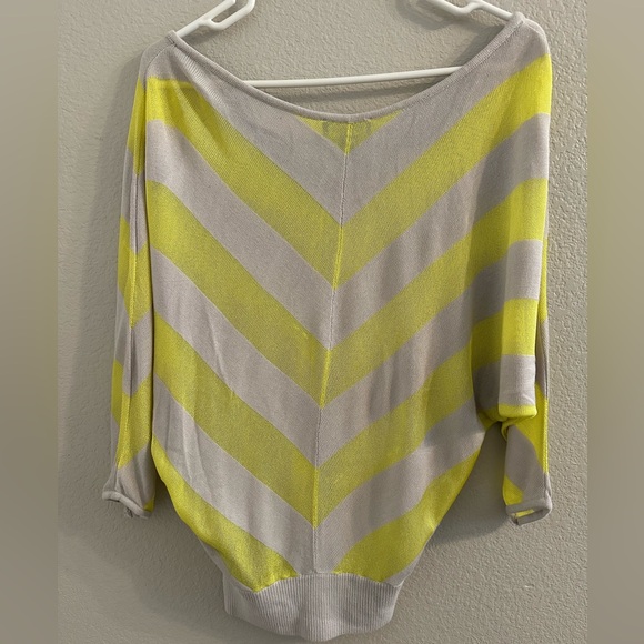NWT Bebe Neon Yellow Chevron Stripe Sweater Top - Picture 4 of 6